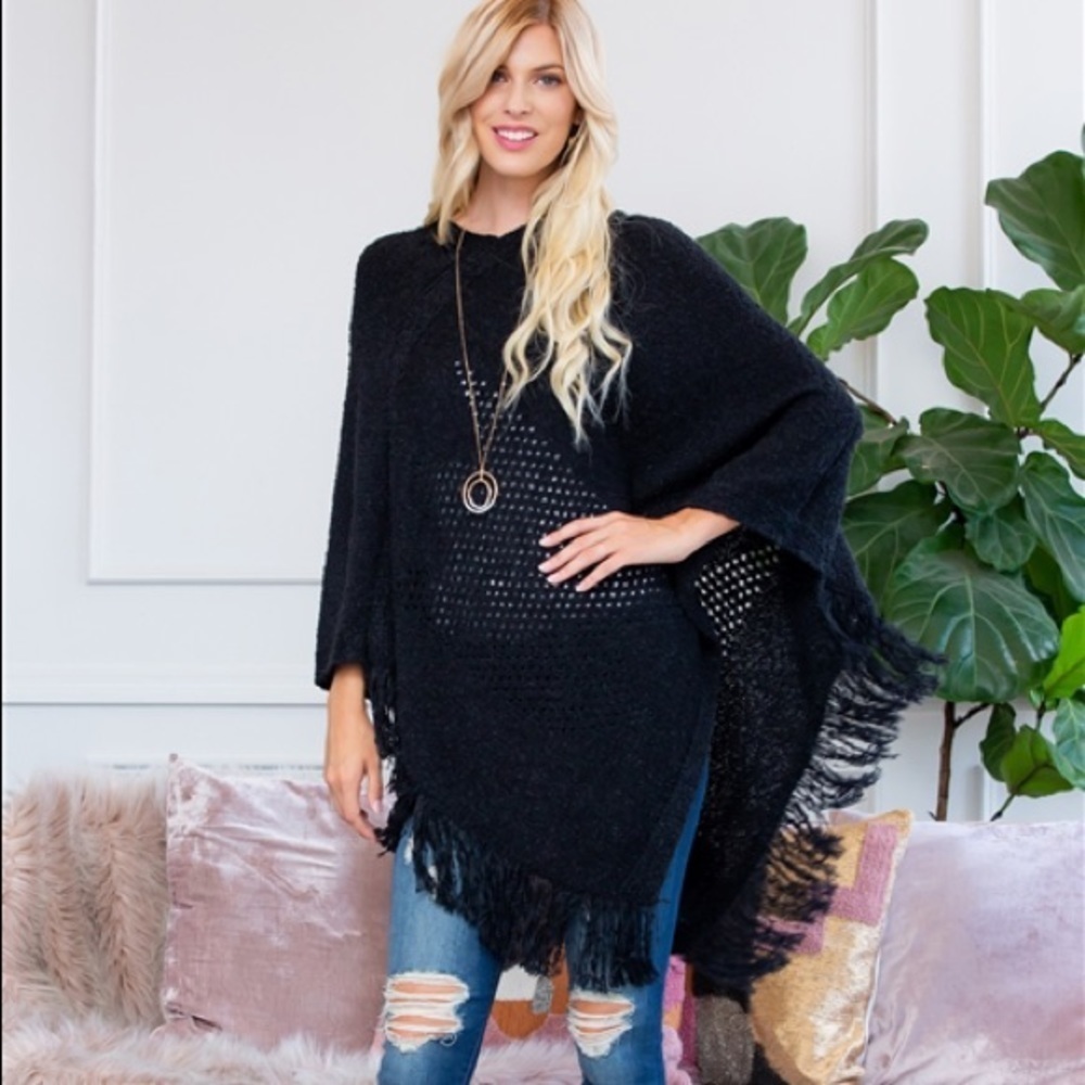 BLACK SOFT FRAYED KNIT SWEATER FRINGE PONCHO